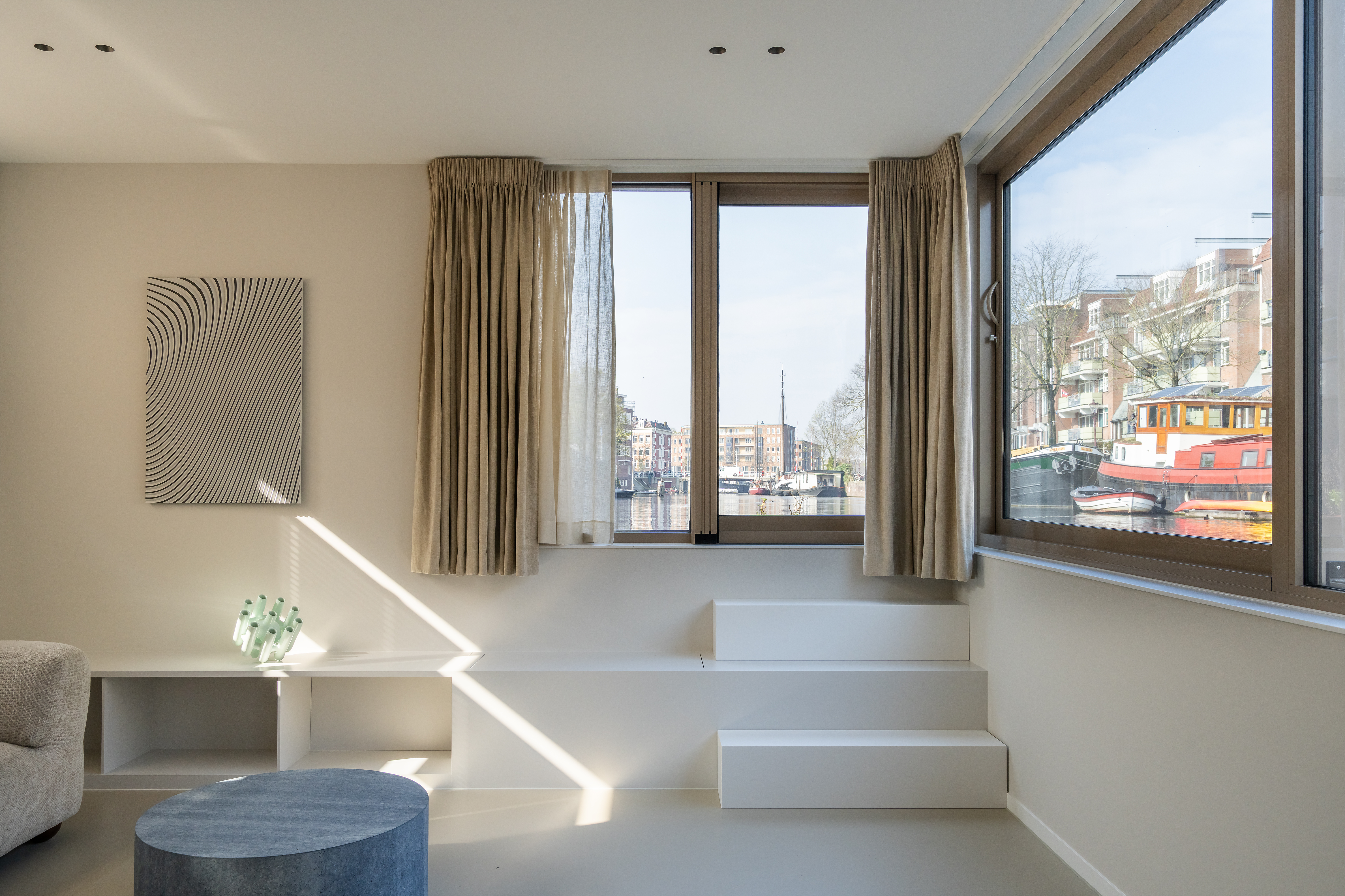 A Life Afloat HIMACS transforms a houseboat in Amsterdam
