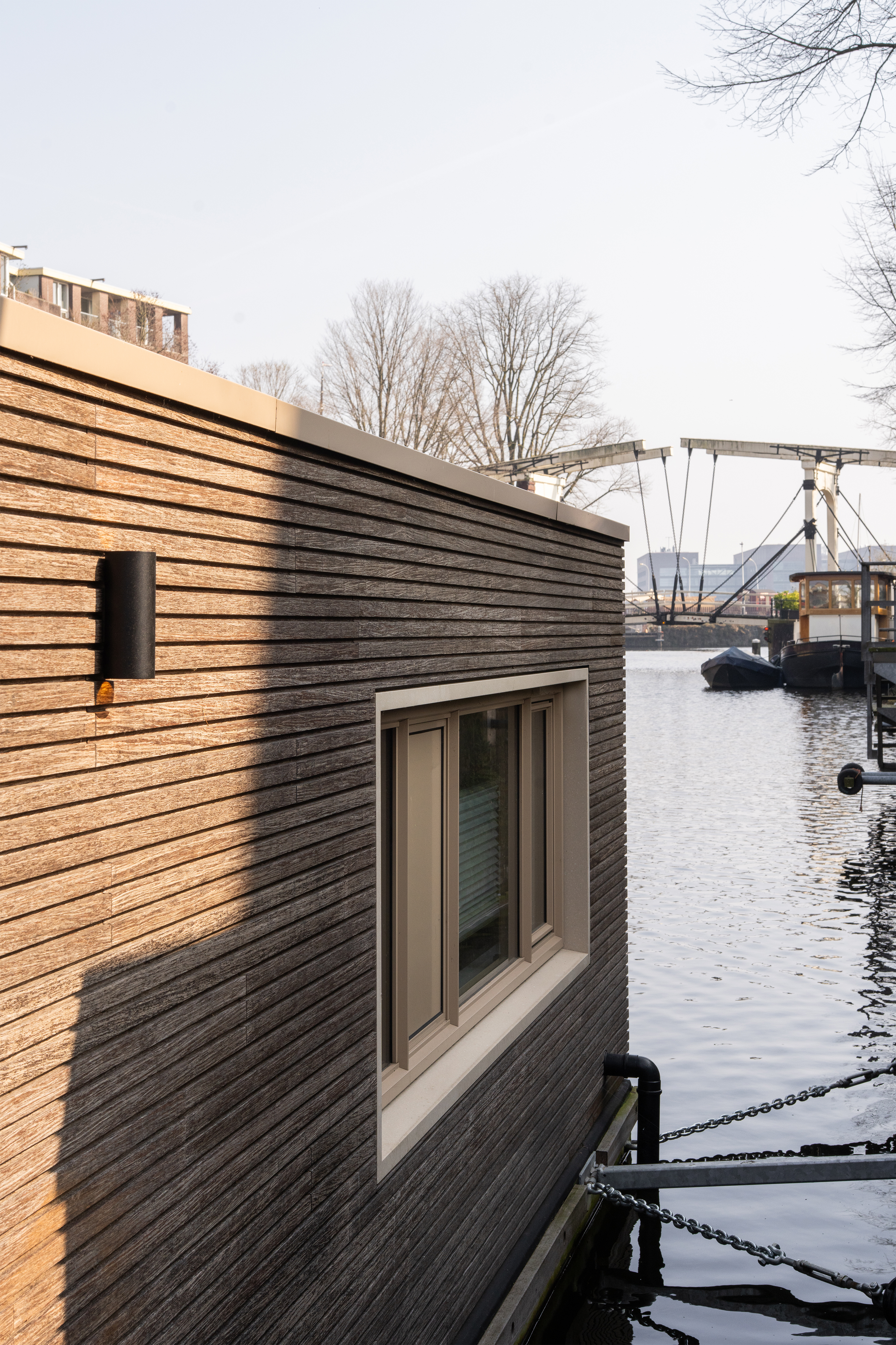 A Life Afloat HIMACS transforms a houseboat in Amsterdam