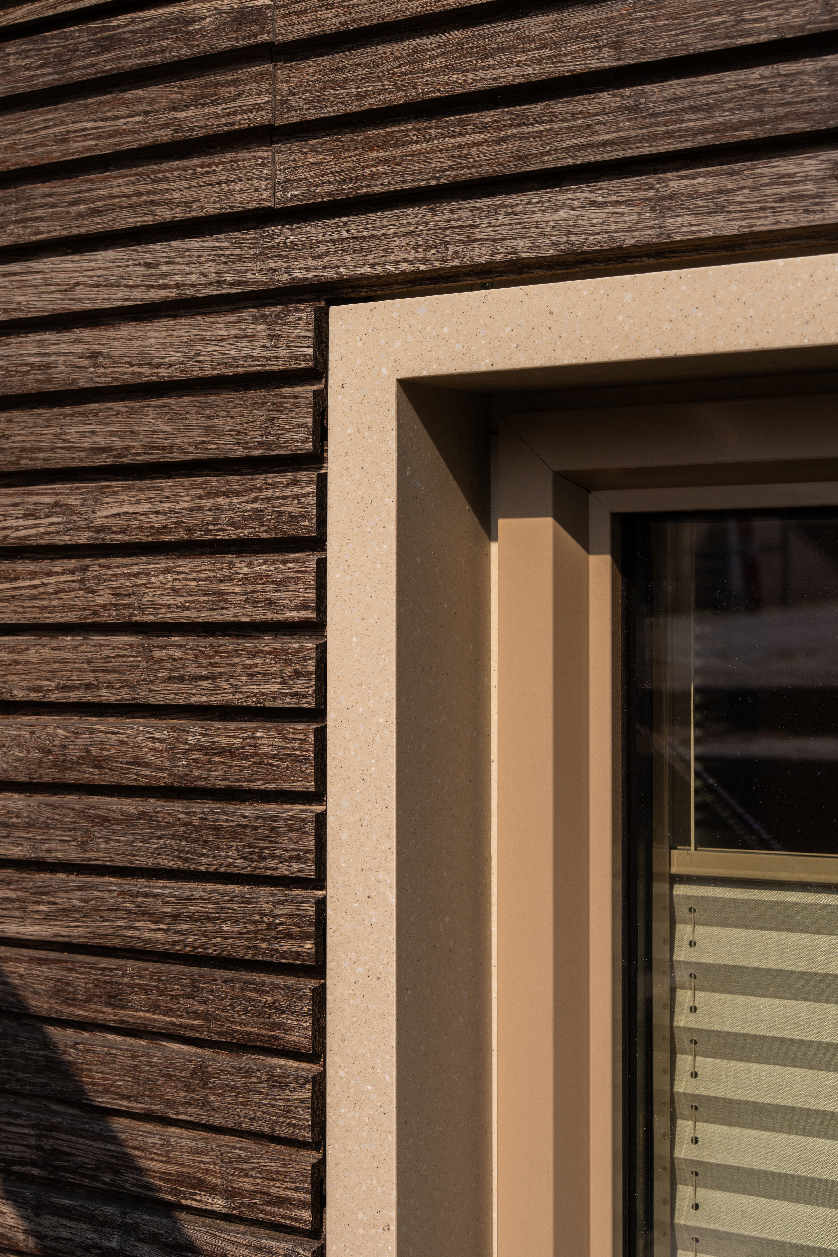 A Life Afloat HIMACS transforms a houseboat in Amsterdam