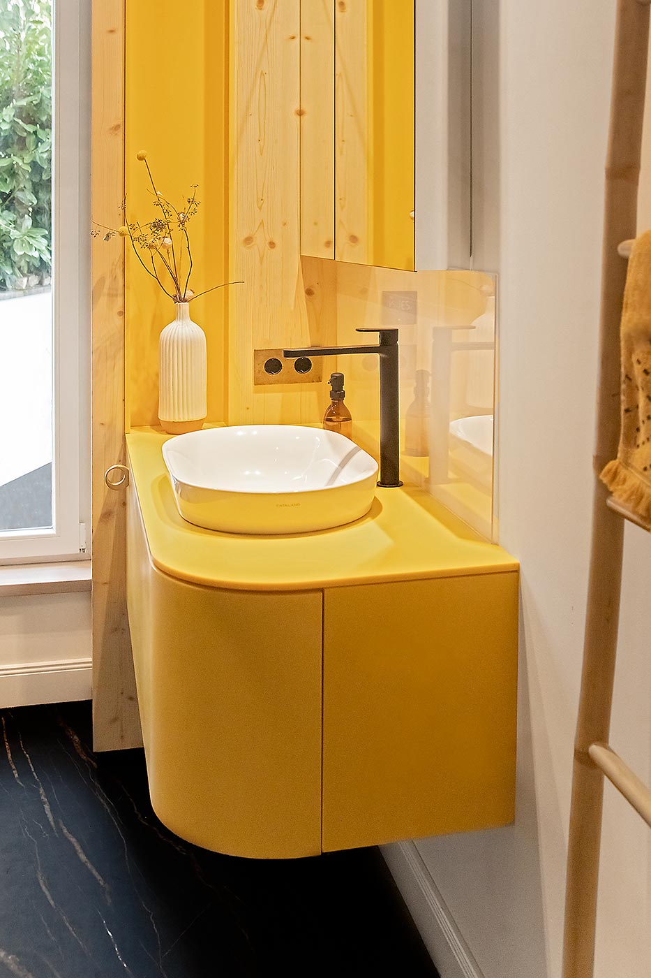 HIMACS Banana Bathroom