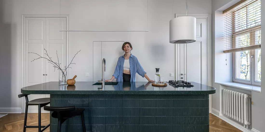 The Power of Green: HIMACS Maui Shapes a Renovated Vilnius Kitchen