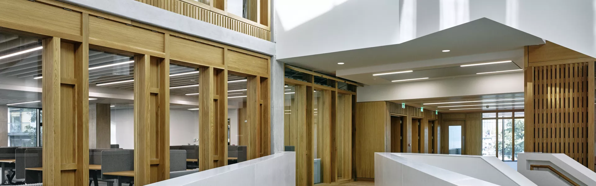 HIMACS Nebula crée un impact architectural dans le nouveau quartier général de la Garda à Dublin