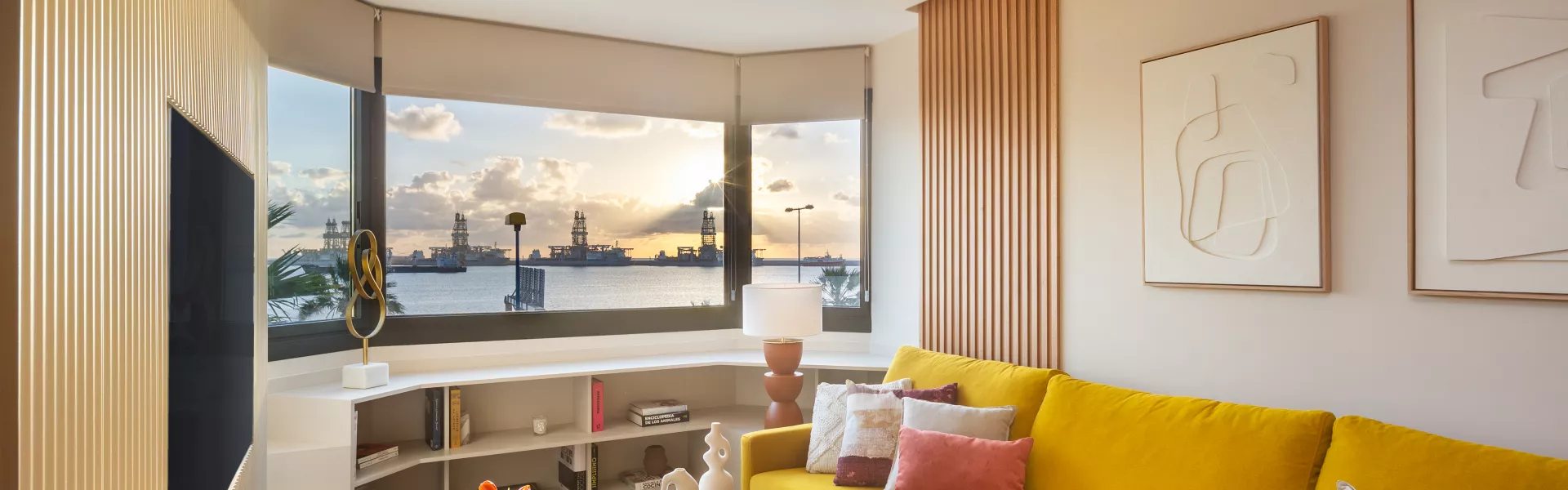 HIMACS: luxury and comfort for a home that embraces  both nature and the ocean in Las Palmas de Gran Canaria. 