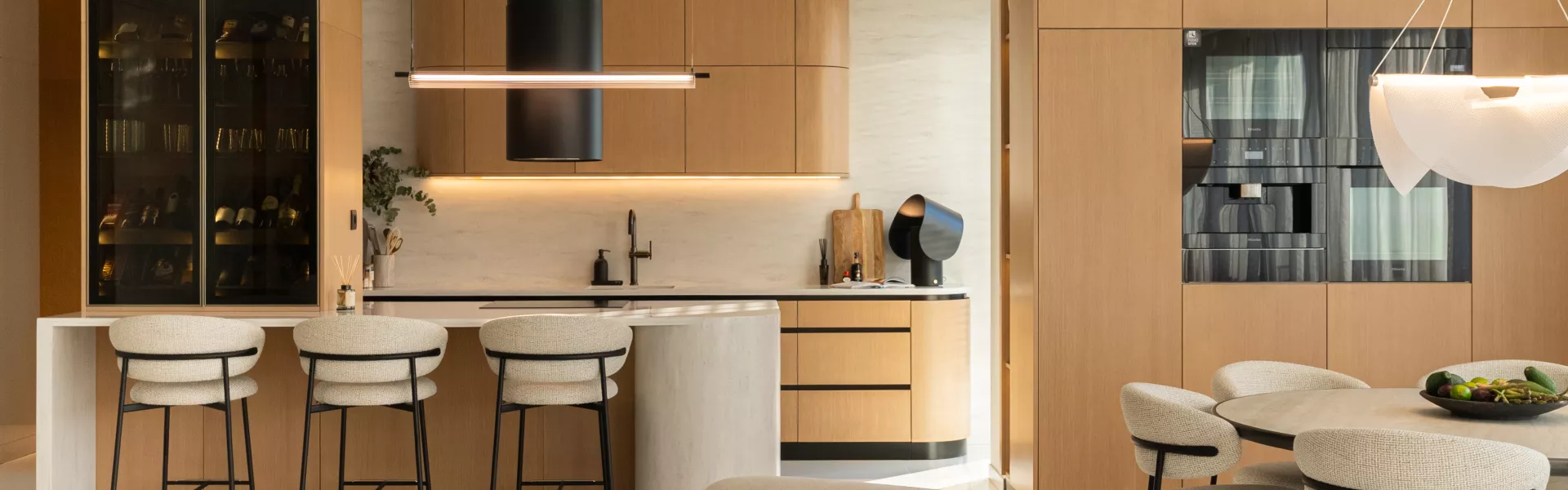 HIMACS apporte sérénité et élégance à ce penthouse familial baigné de lumière à Belgrade