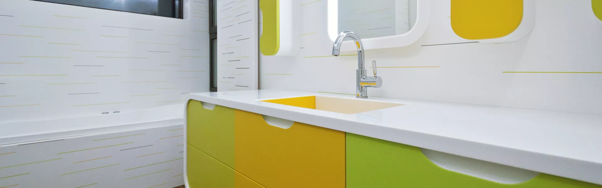 HIMACS: Une salle-de-bains pour enfants colorée et pétillante