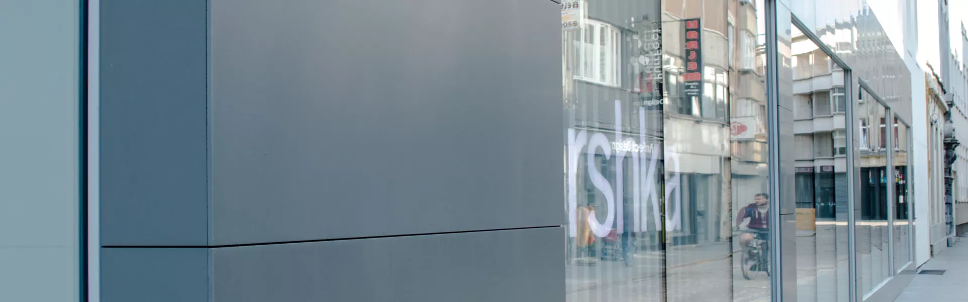 Une façade HIMACS pour Bershka