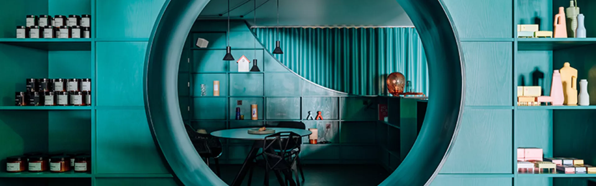 HIMACS Evergreen rayonne dans le nouveau concept store Banema