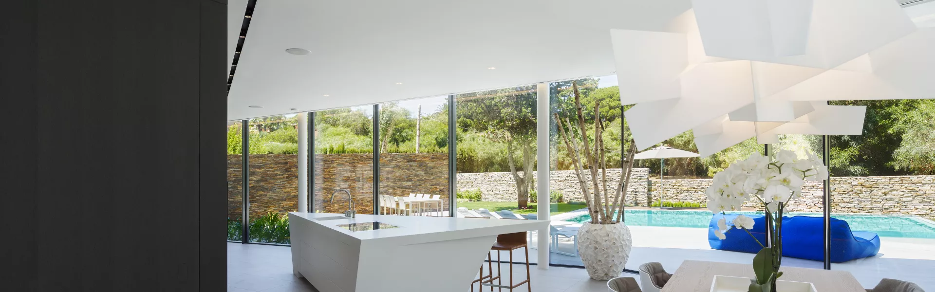 HIMACS pour la somptueuse villa Cool Blue à Marbella