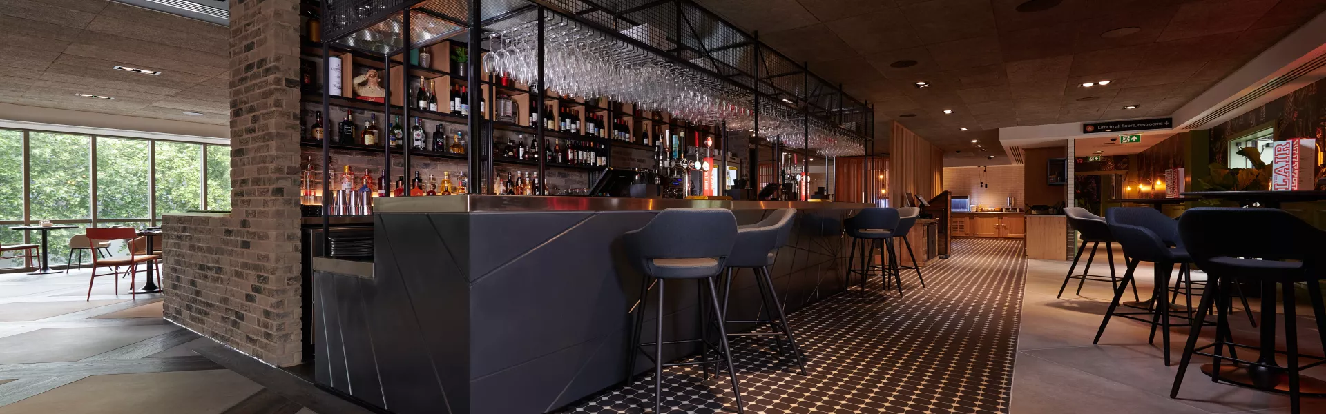 HIMACS apporte une finition luxueuse et fonctionnelle à l'intérieur du nouvel hôtel Brooklyn