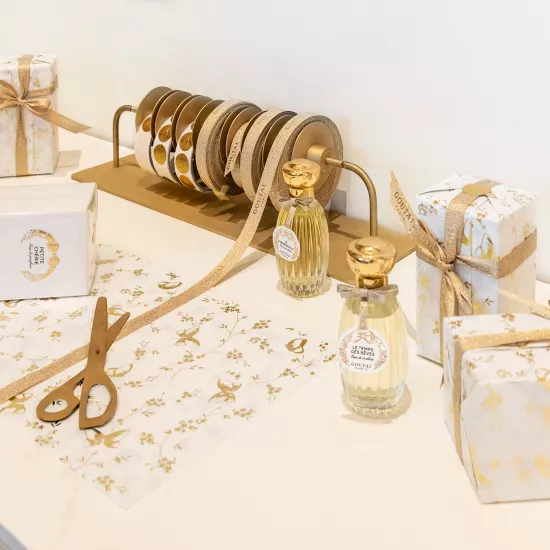 A showcase with HIMACS to celebrate the exclusive fragrances of Maison Goutal in Paris