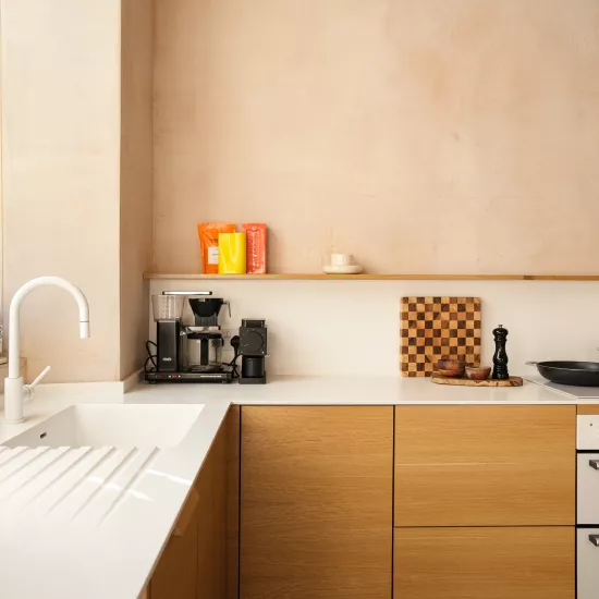 Warm minimalism in Glasgow: a Japandi style kitchen with HIMACS