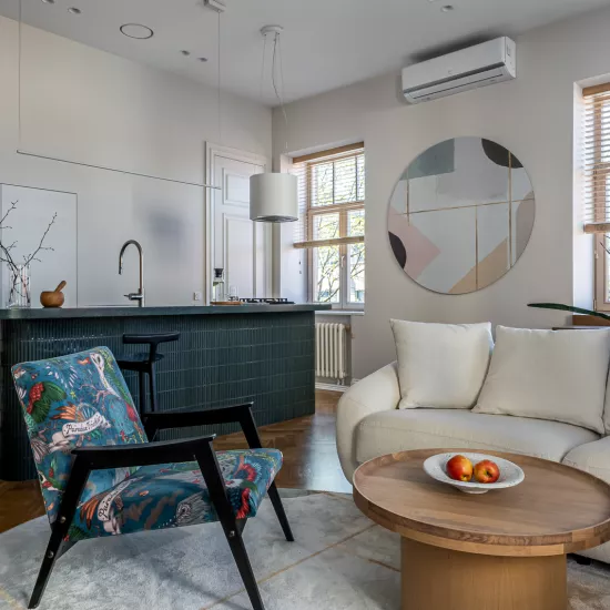 The Power of Green: HIMACS Maui Shapes a Renovated Vilnius Kitchen