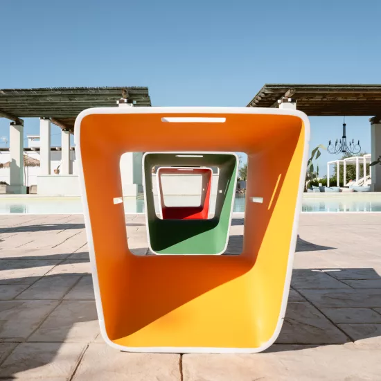 The Principessa Stool HIMACS