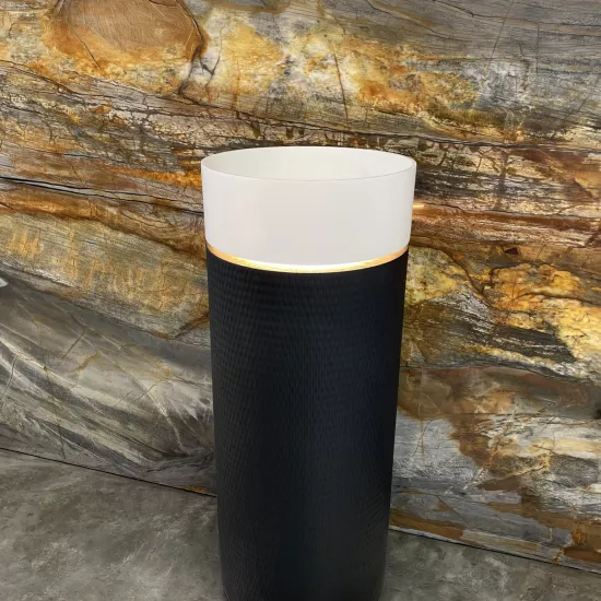 Circle: A bespoke freestanding washbasin shaped by  ANG and HIMACS