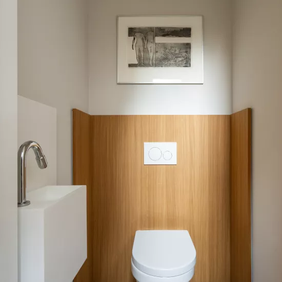 A Life Afloat HIMACS transforms a houseboat in Amsterdam