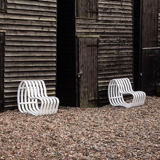 CURVE Outdoor: A light and airy HIMACS bench with flowing curves
