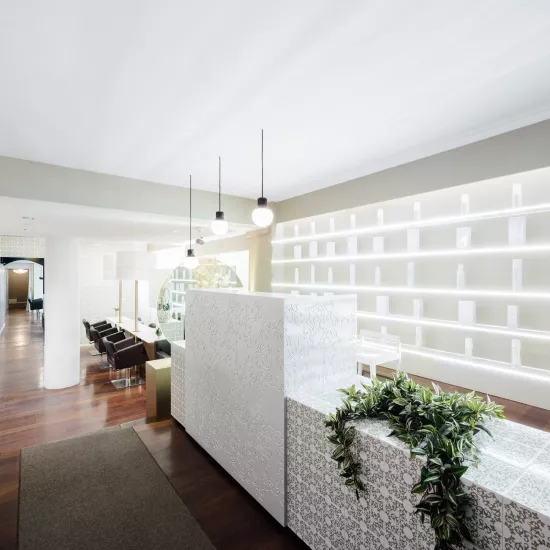 HIMACS decks out the beauty salon Vanitas Espai in Barcelona