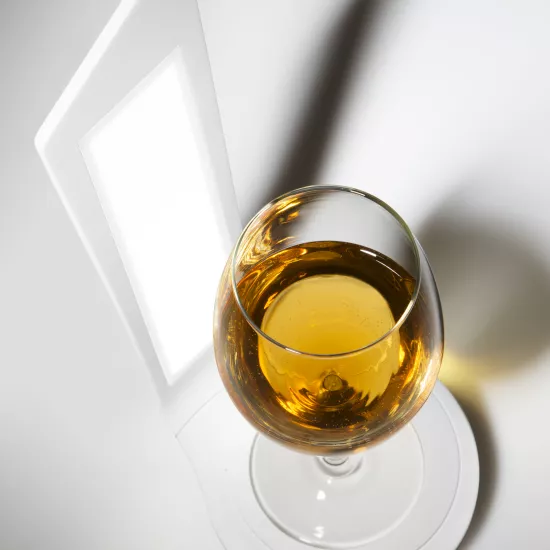 WineOLED: innovative wireless lamp in HIMACS for wine lovers