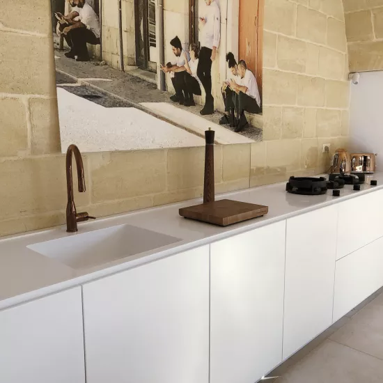 The dream design for a charming HIMACS open-plan kitchen in southern Italy