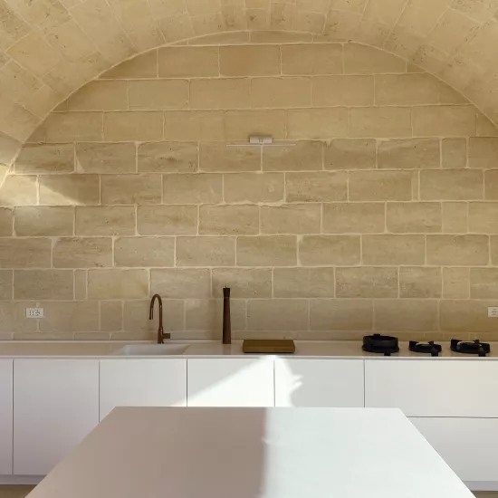 The dream design for a charming HIMACS open-plan kitchen in southern Italy