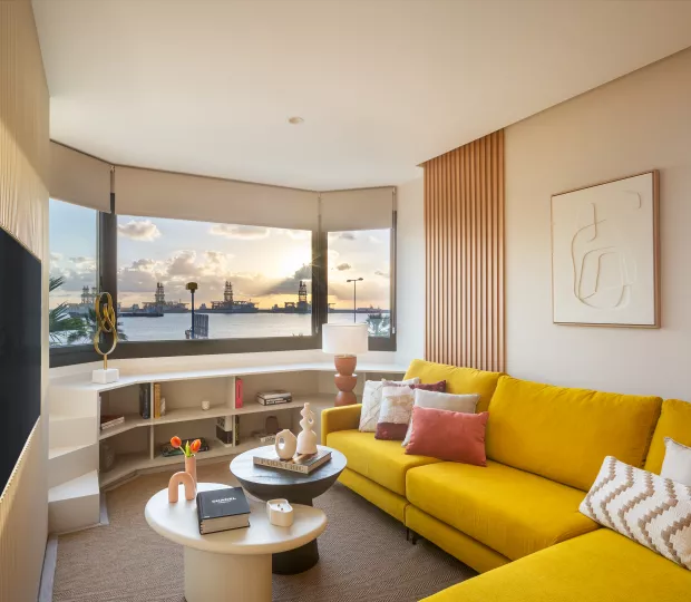 HIMACS: luxury and comfort for a home that embraces  both nature and the ocean in Las Palmas de Gran Canaria. 