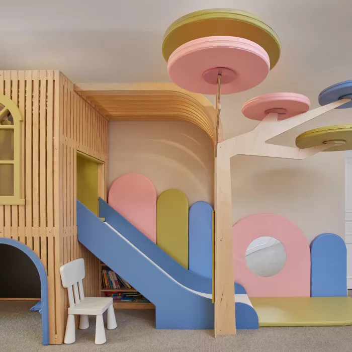“Scivolare” con stile Con Tigerplay e HIMACS, il divertimento  incontra il design in spazi gioco sicuri