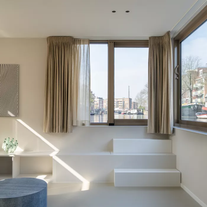 Vivere sull’acqua HIMACS trasforma una houseboat ad Amsterdam