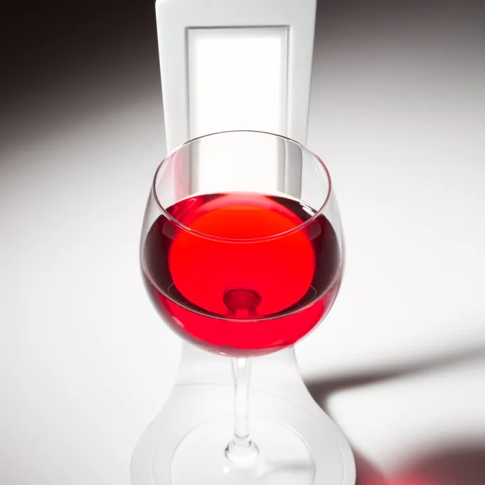 WineOLED : une lampe sans fil innovante  en HIMACS pour les amateurs de vin