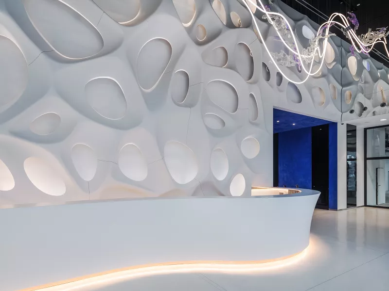 HIMACS transforms a wall into a work of art with the “Bionic Wall” project  in the A1 building by Eva Jiřičná
