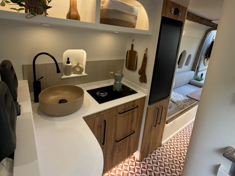 Wanderlust e design d’eccellenza  Vanpuravida sceglie HIMACS per i suoi interni mobili d'autore  
