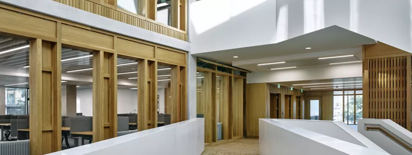 HIMACS Nebula brinda un gran impacto arquitectónico a la nueva oficina central de la Garda en Dublín