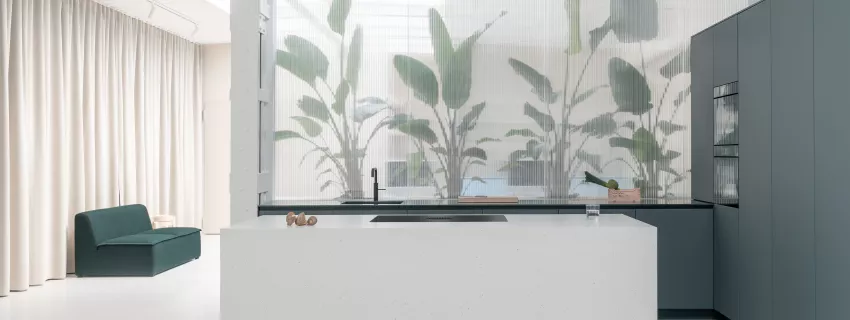HIMACS verleiht Kölner Designbüro einen raffinierten und modernen Look mit natürlicher Ausstrahlung