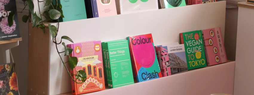 HIMACS aggiunge un tocco di colore  in questa libreria di Leeds
