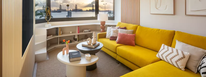 HIMACS: Luxus und Komfort für eine Wohnung in Las Palmas de Gran Canaria, die Natur und Meer vereint 