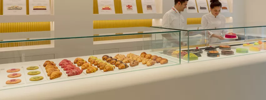 HIMACS ensalza la excelencia de las creaciones de La Pastisseria Barcelona