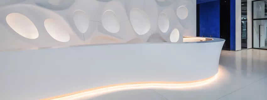 HIMACS transforma una pared en una obra de arte con el proyecto «Bionic Wall» de Eva Jiřičná