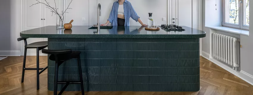 Verde vivo e natura scolpita La cucina respira nuova energia con HIMACS