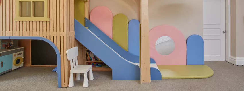 Rutschen mit Stil: Tigerplay und HIMACS kreieren sichere und langlebige Spielbereiche, bei denen der Spaß nicht zu kurz kommt