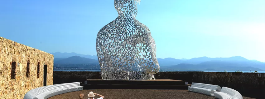 La seduta CURVE Outdoor in HIMACS ora anche per spazi pubblici 