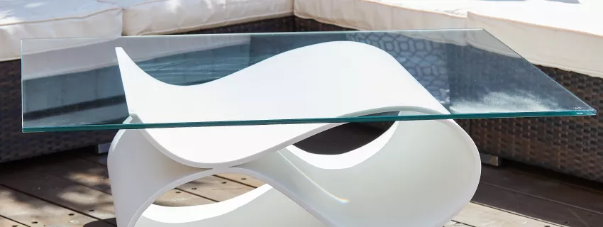 La mesa "The Ripple Table", realizada en  HIMACS Ultra-Thermoforming, se presenta en 100% Design