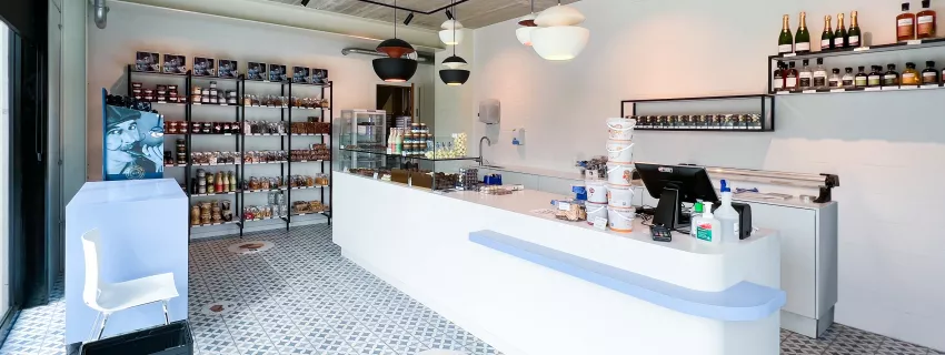 HIMACS fusiona diseño y tradición en un local de repostería artesana belga