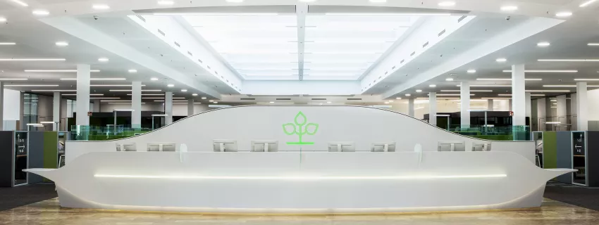 Un fascinante mostrador de HIMACS para las oficinas de AOK