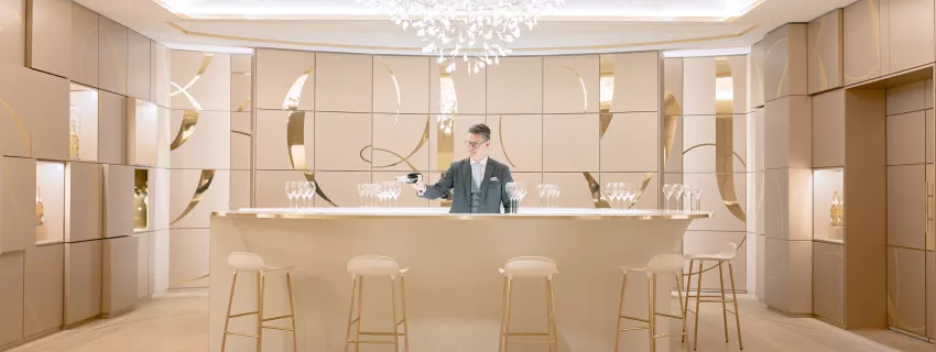 Un comptoir HIMACS en majesté pour Champagne Maison Roederer