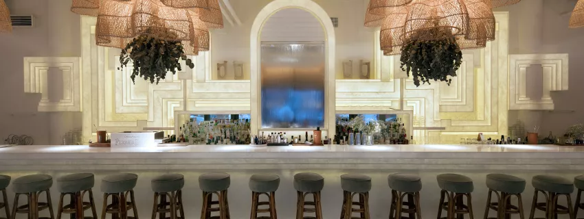  HIMACS dà luce al bar The Paradise Now