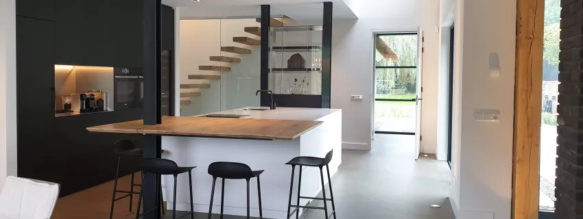 Il tocco contemporaneo di HIMACS  per una casa di campagna nei Paesi Bassi
