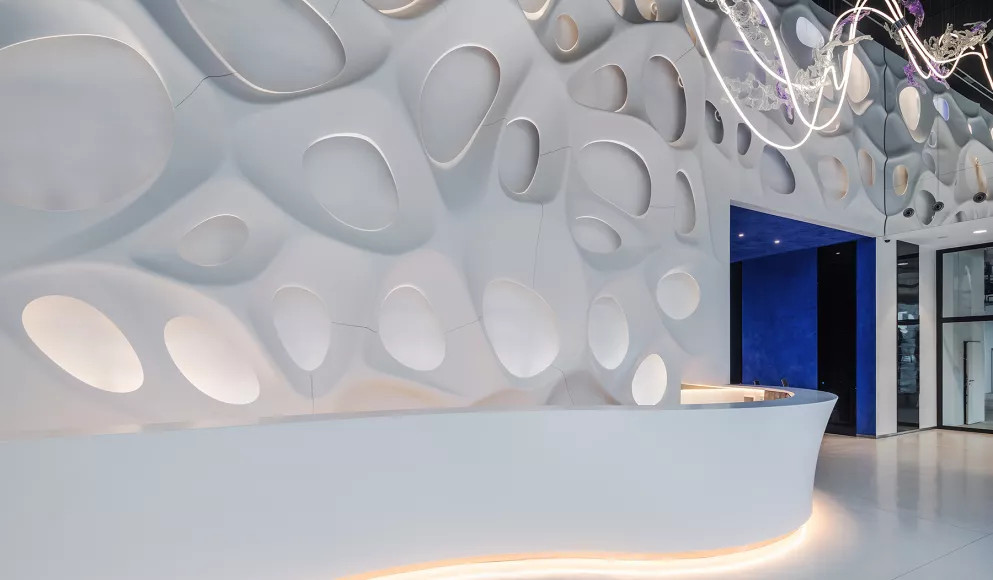 HIMACS transforma una pared en una obra de arte con el proyecto «Bionic Wall» de Eva Jiřičná