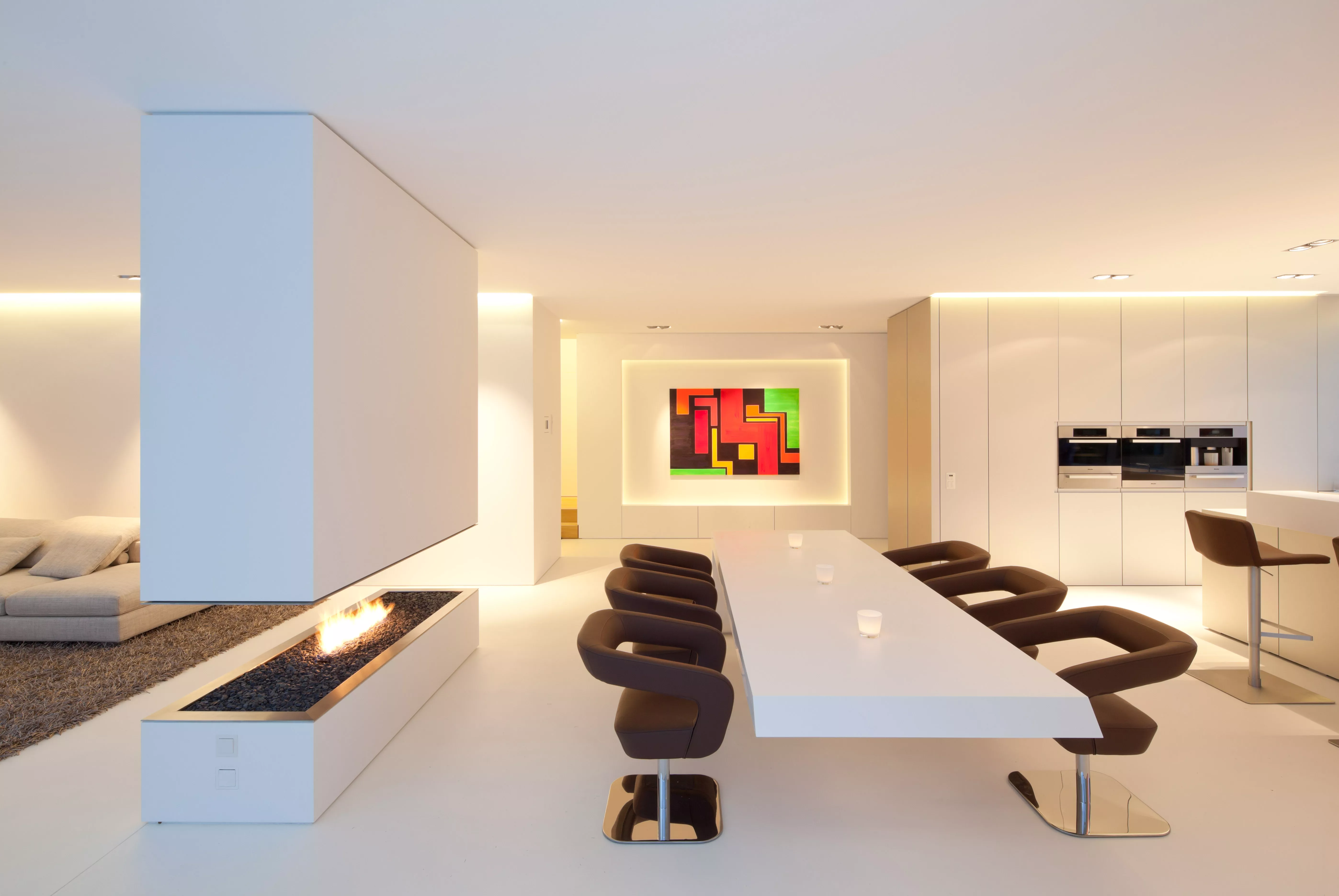 Интерьеры домов и коттеджей в современном стиле. Минималистичный пентхаус в нью-йорке. Дом в стиле хайтек внутри. Интерьер дома в стиле хай тек. Интерьер хай тек дома.