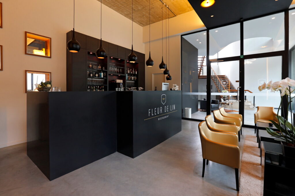 Fleur de Lin Restaurant bar countertop designed by HIMACS Solid Surface