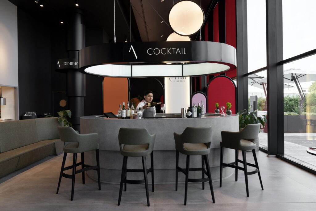 Attimi Restaurant bar countertop designed by HIMACS solid surface