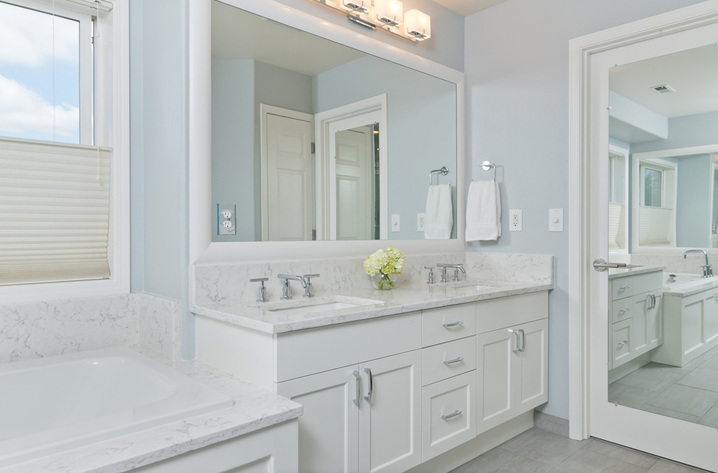 15 Painting color tips to make your small bathroom look fancy